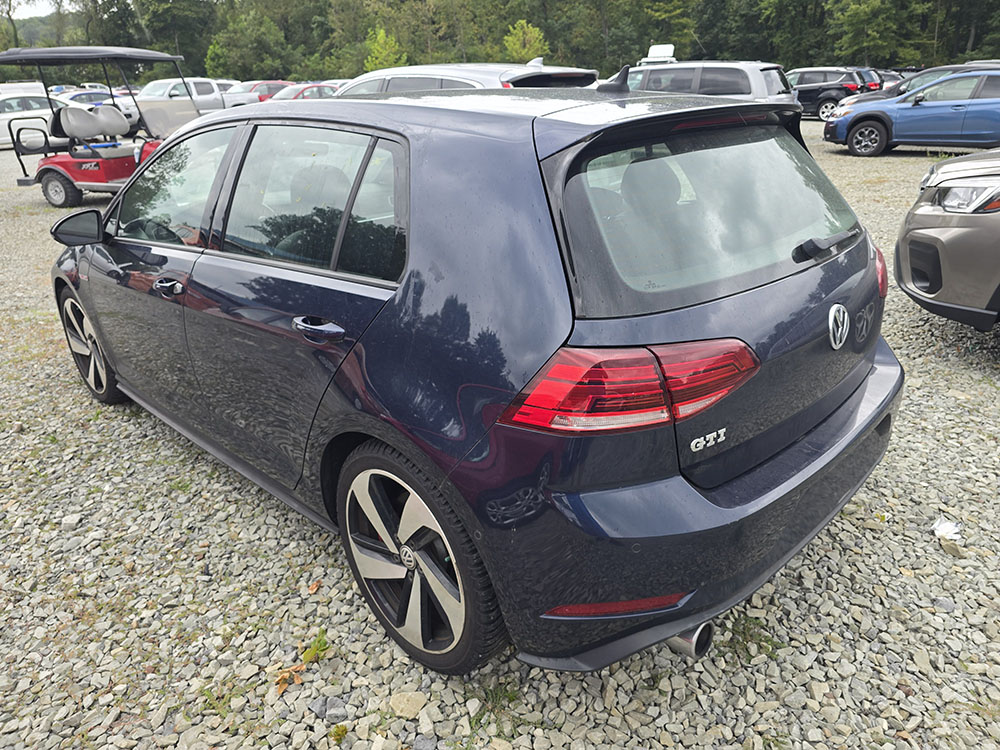 
								VOLKSWAGEN GOLF GTI full									