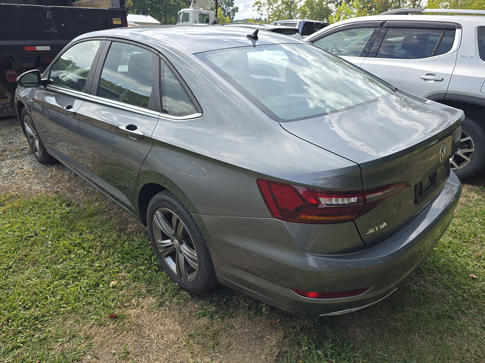 
								VOLKSWAGEN JETTA R-LINE full									