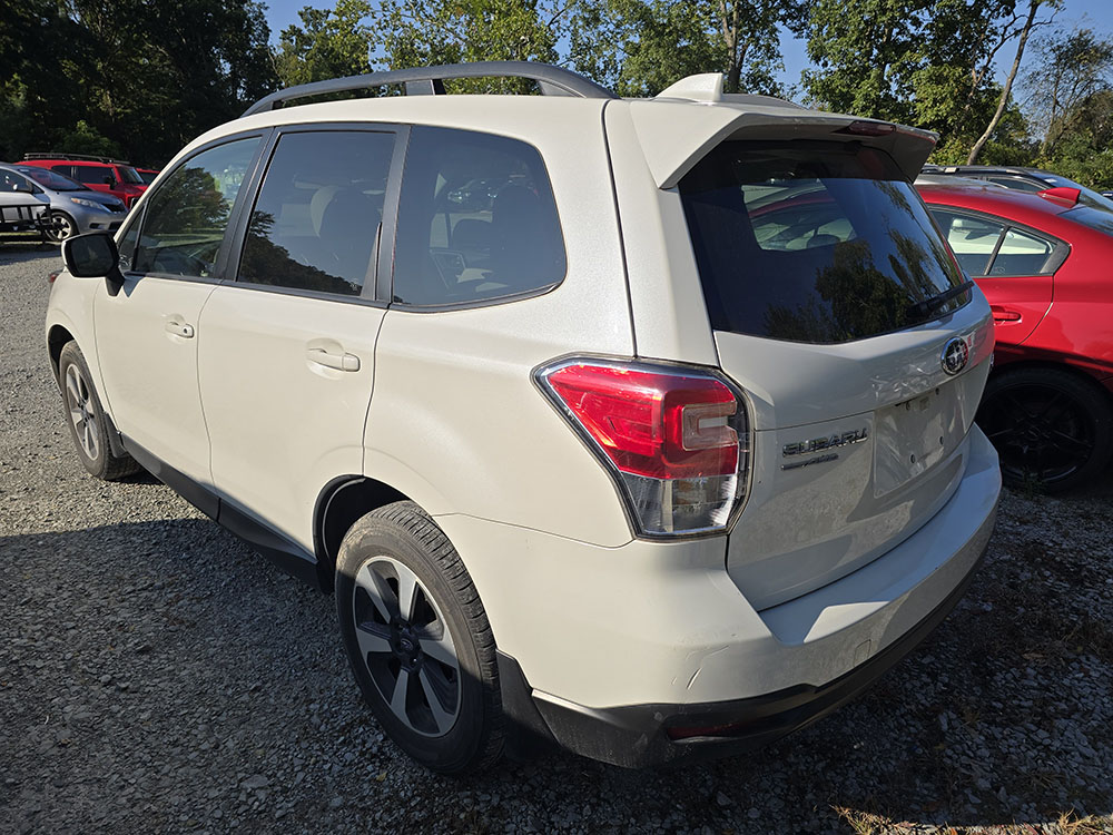 
								SUBARU FORESTER PREMIUM full									