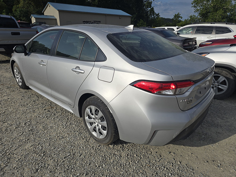 
								TOYOTA COROLLA HYBRID LE full									