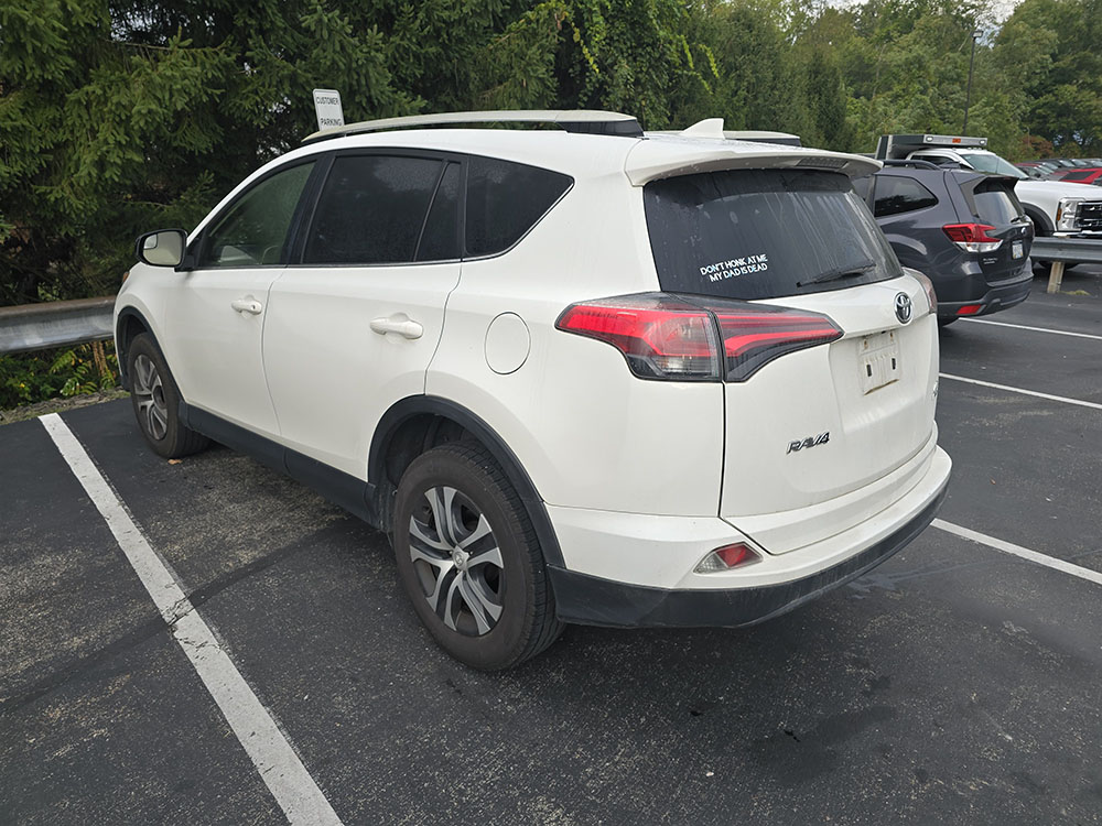 
								TOYOTA RAV 4 LE full									