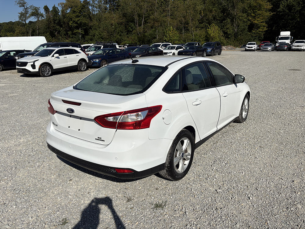 
								FORD FOCUS SE full									