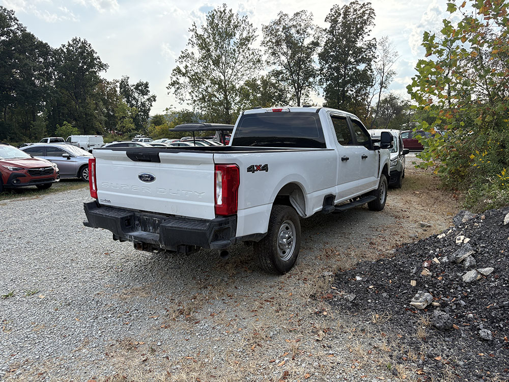 
								FORD F-350 XL CREW CAB 8′ BED full									