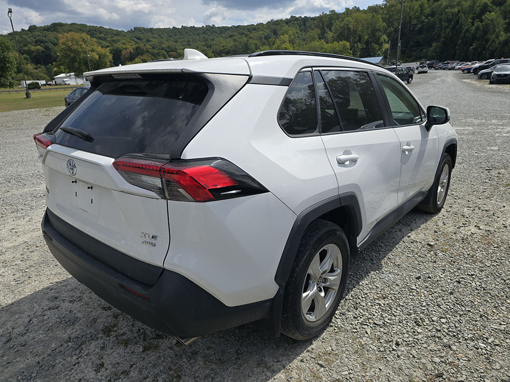 
								TOYOTA RAV4 XLE full									