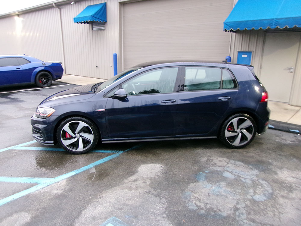 
								VOLKSWAGEN GTI SE full									