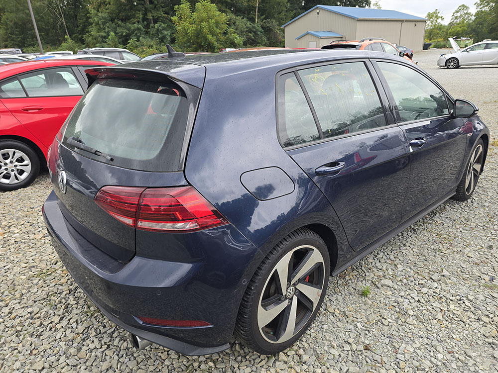 
								VOLKSWAGEN GOLF GTI full									
