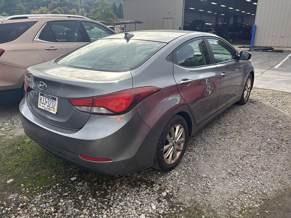 
								HYUNDAI ELANTRA SE full									