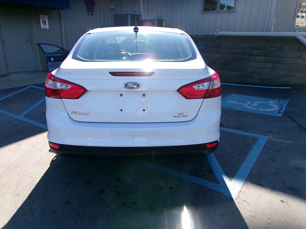
								FORD FOCUS SE full									