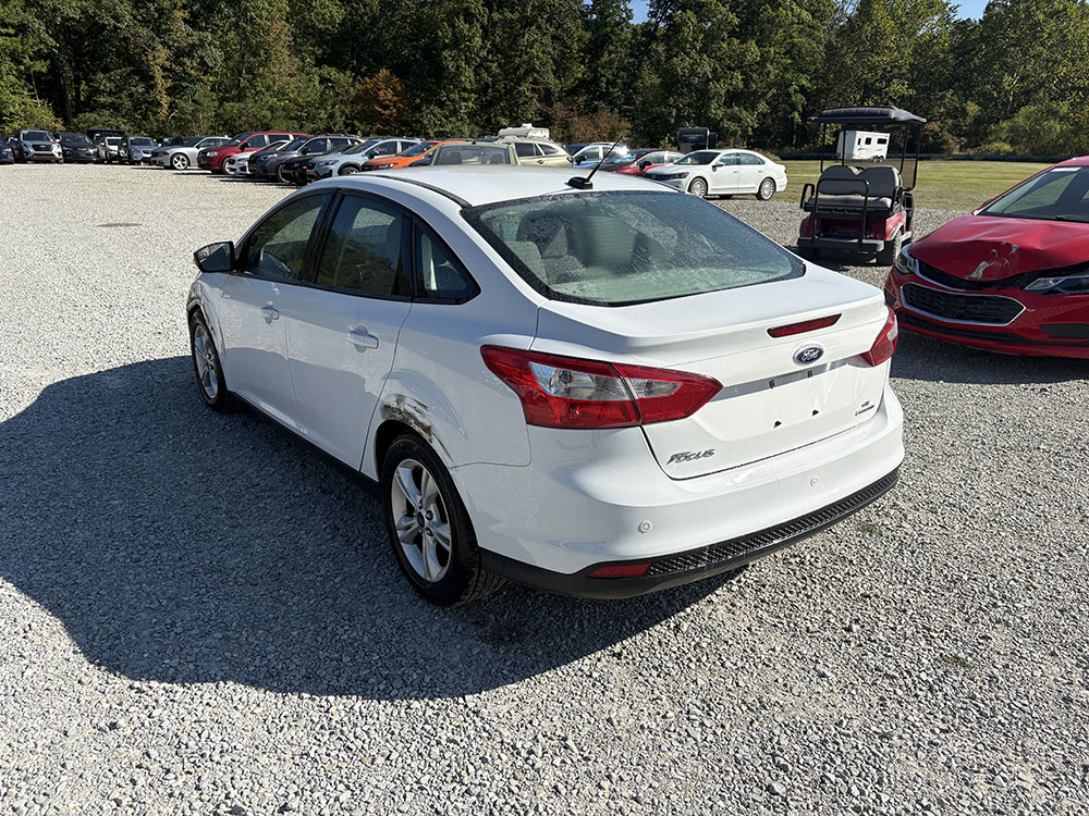 
								FORD FOCUS SE full									