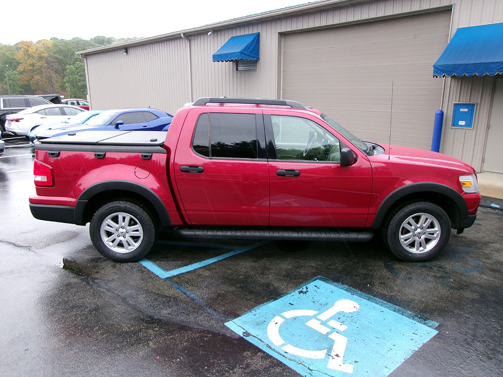 
								FORD EXPLORER SPORT TRAC XLT full									