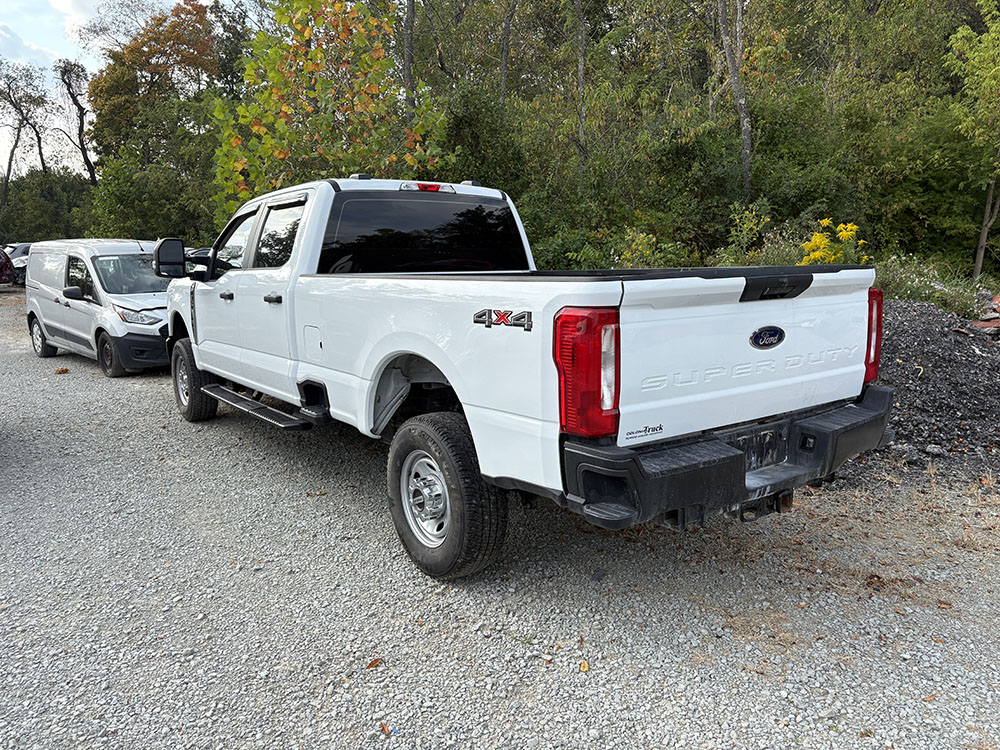 
								FORD F-350 XL CREW CAB 8′ BED full									
