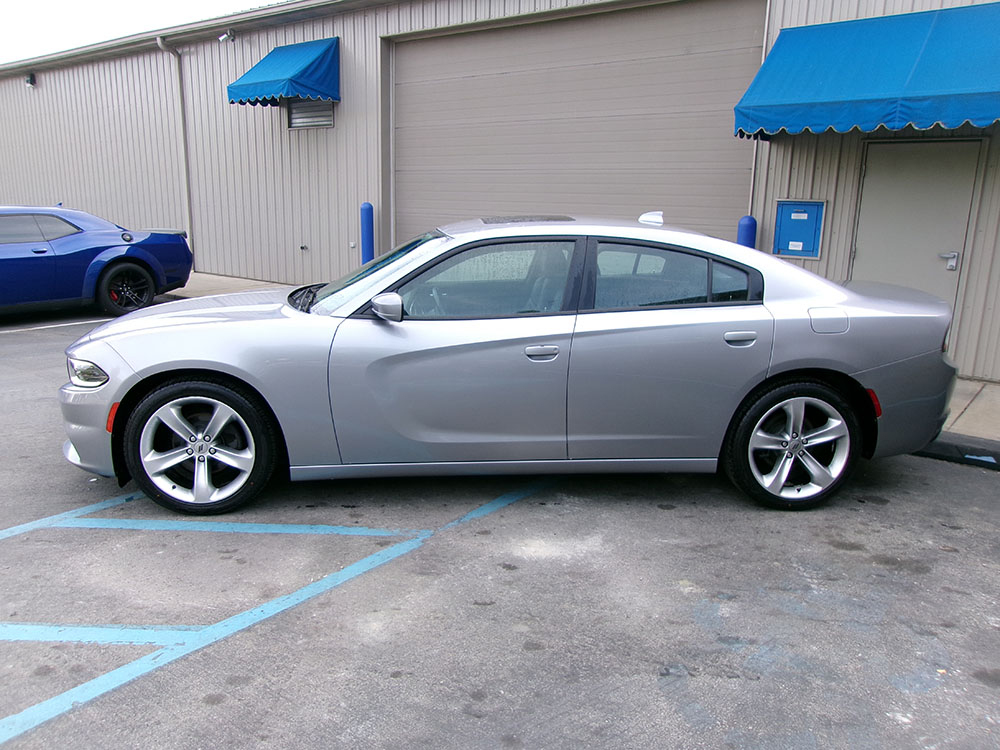 
								DODGE CHARGER SXT full									