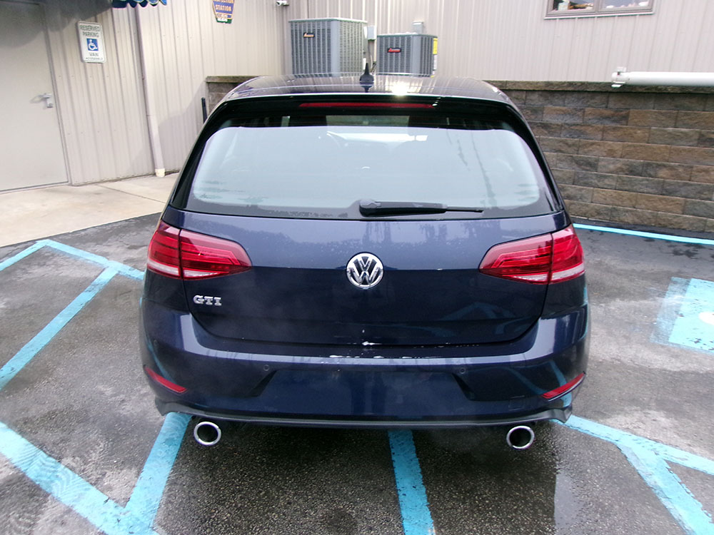 
								VOLKSWAGEN GTI SE full									