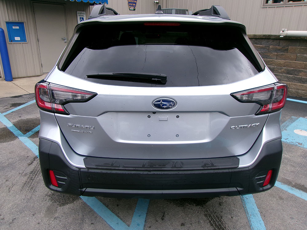 
								SUBARU OUTBACK PREMIUM full									