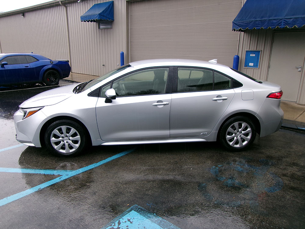 
								TOYOTA COROLLA HYBRID LE full									
