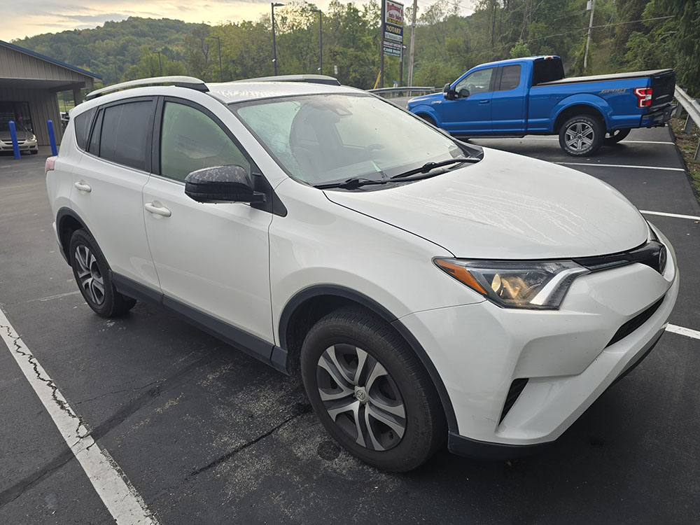 
								TOYOTA RAV 4 LE full									