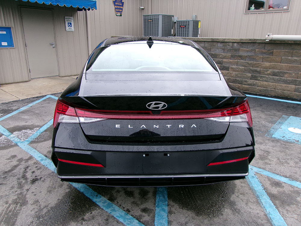 
								HYUNDAI ELANTRA SEL full									