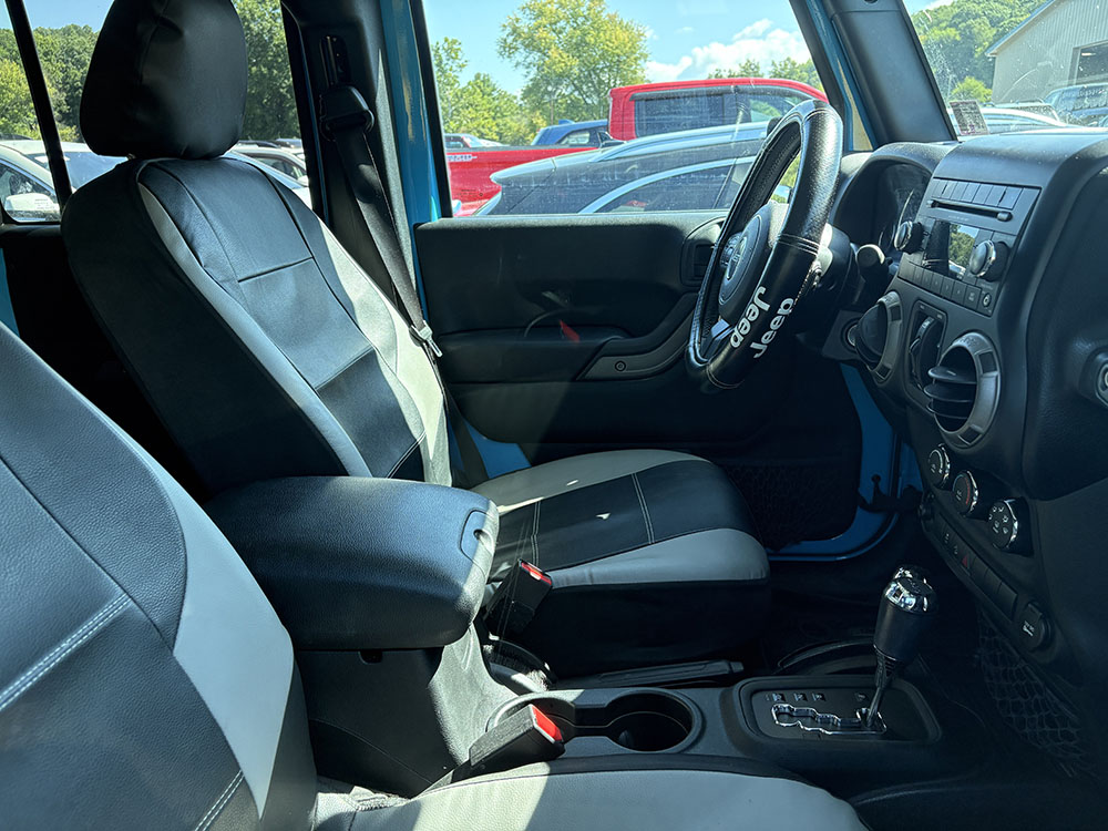 
								JEEP WRANGLER JK UNLIMITED SPORT full									
