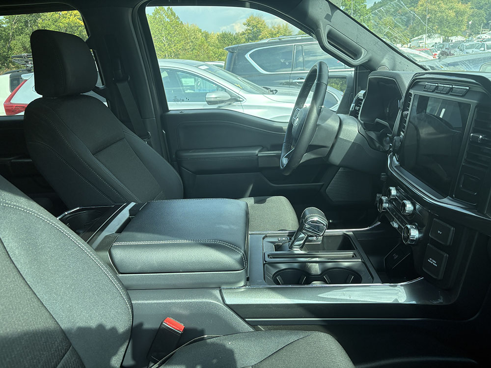 
								FORD F-150 XLT CREW CAB full									
