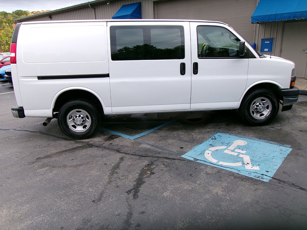 
								CHEVROLET EXPRESS 2500 full									