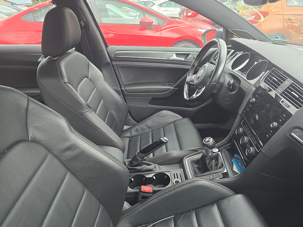 
								VOLKSWAGEN GOLF GTI full									