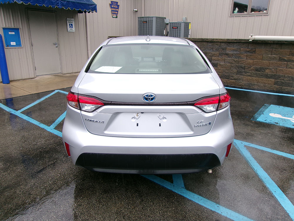 
								TOYOTA COROLLA HYBRID LE full									