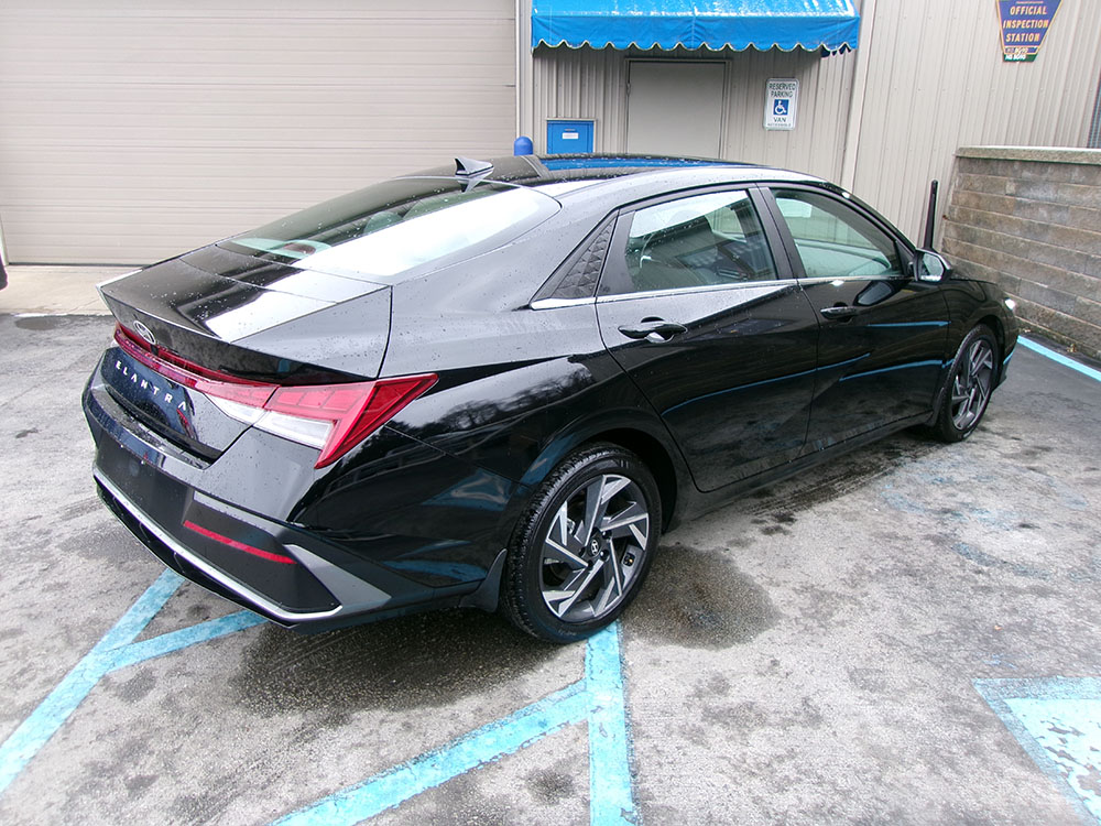 
								HYUNDAI ELANTRA SEL full									