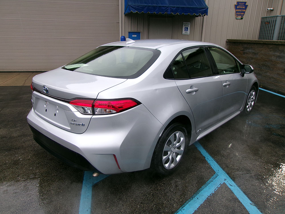 
								TOYOTA COROLLA HYBRID LE full									
