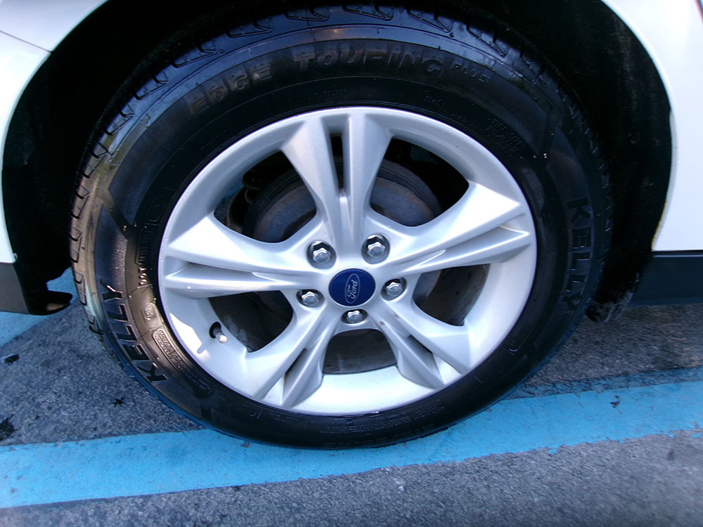 
								FORD FOCUS SE full									