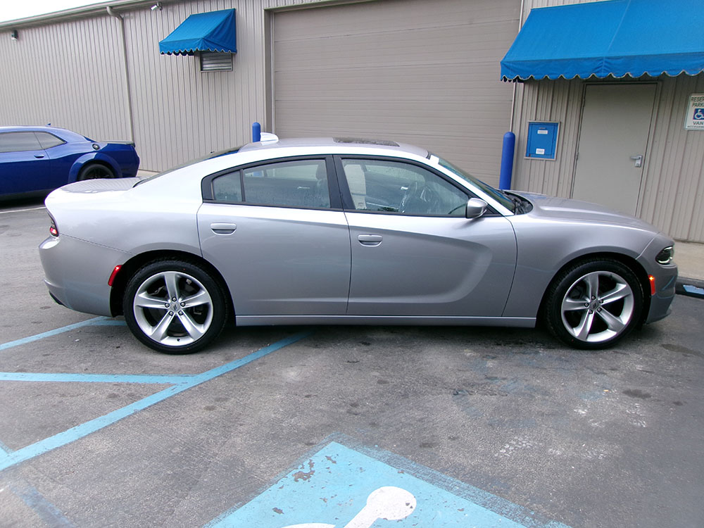 
								DODGE CHARGER SXT full									