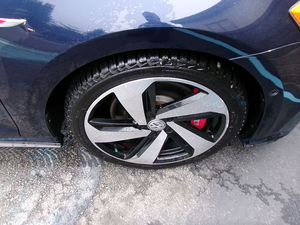 
								VOLKSWAGEN GTI SE full									