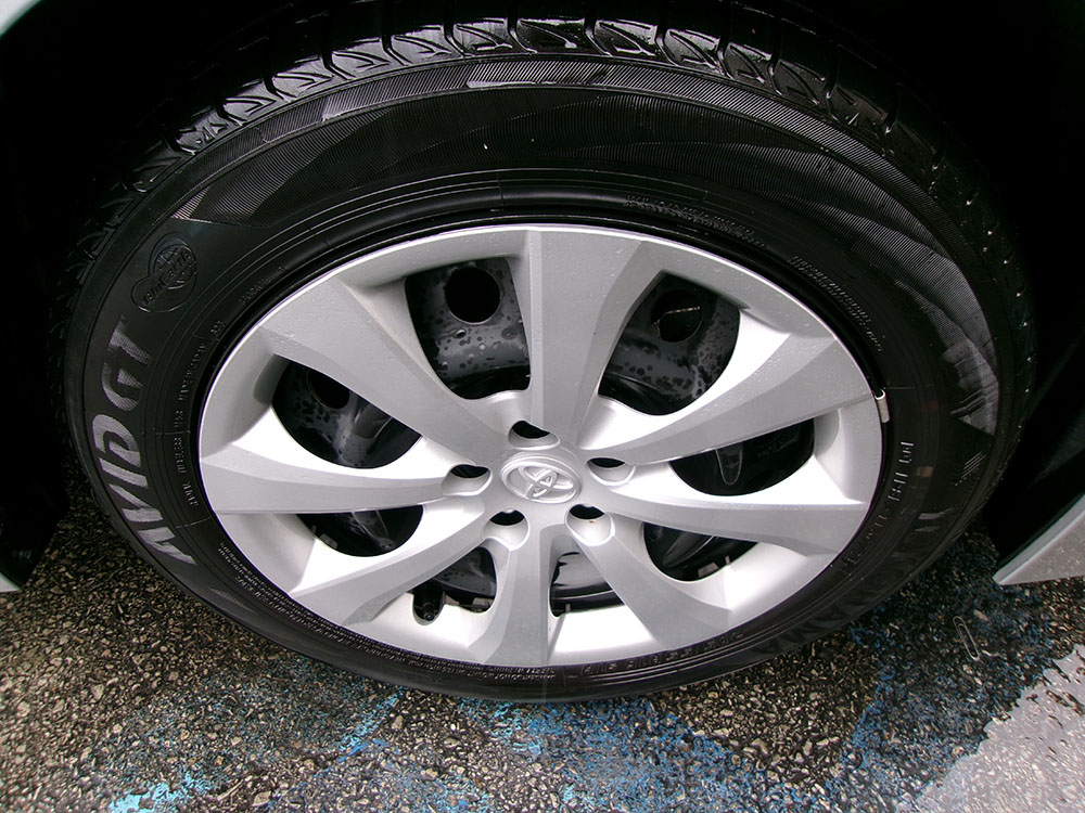 
								TOYOTA COROLLA HYBRID LE full									