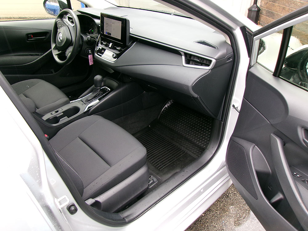 
								TOYOTA COROLLA HYBRID LE full									