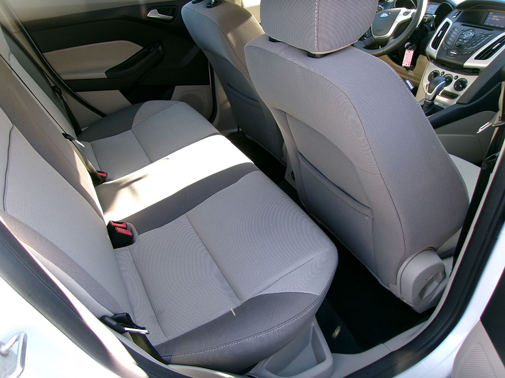 
								FORD FOCUS SE full									