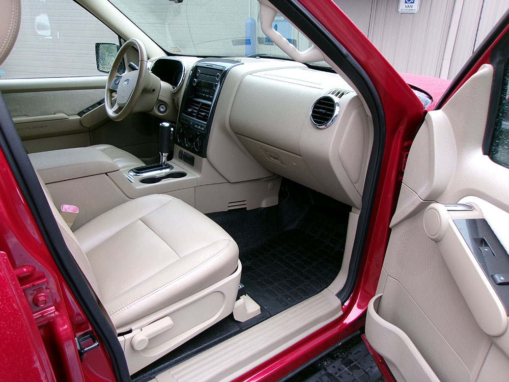 
								FORD EXPLORER SPORT TRAC XLT full									