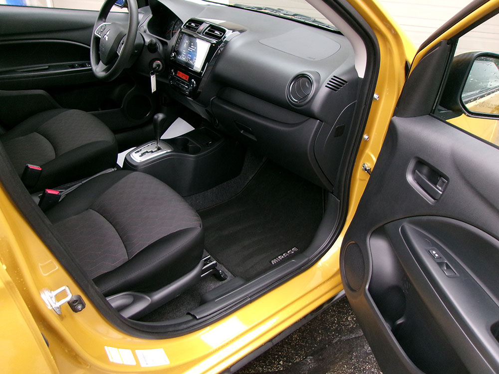 
								MITSUBISHI MIRAGE ES full									