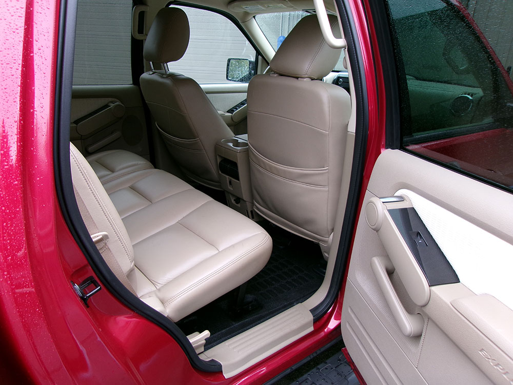 
								FORD EXPLORER SPORT TRAC XLT full									