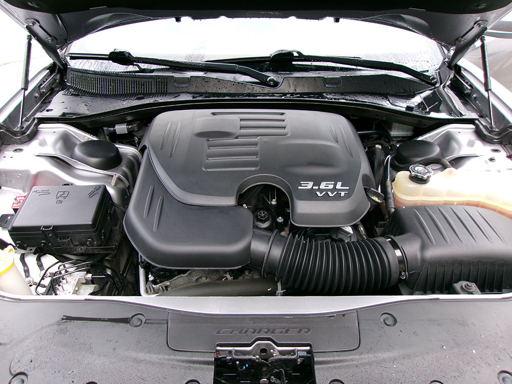 
								DODGE CHARGER SXT full									