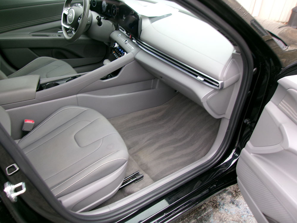 
								HYUNDAI ELANTRA SEL full									