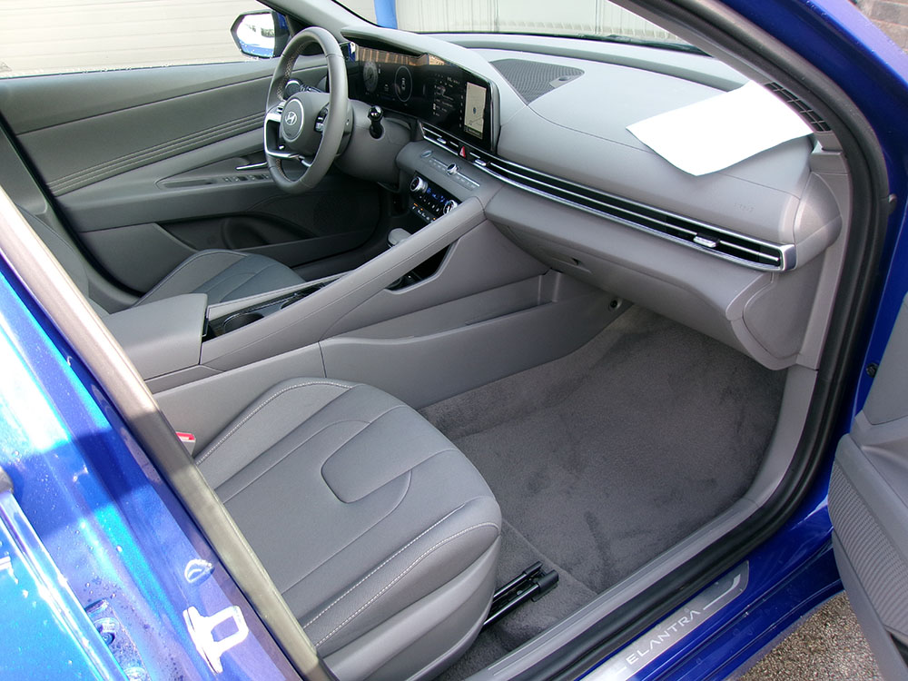 
								HYUNDAI ELANTRA SEL full									