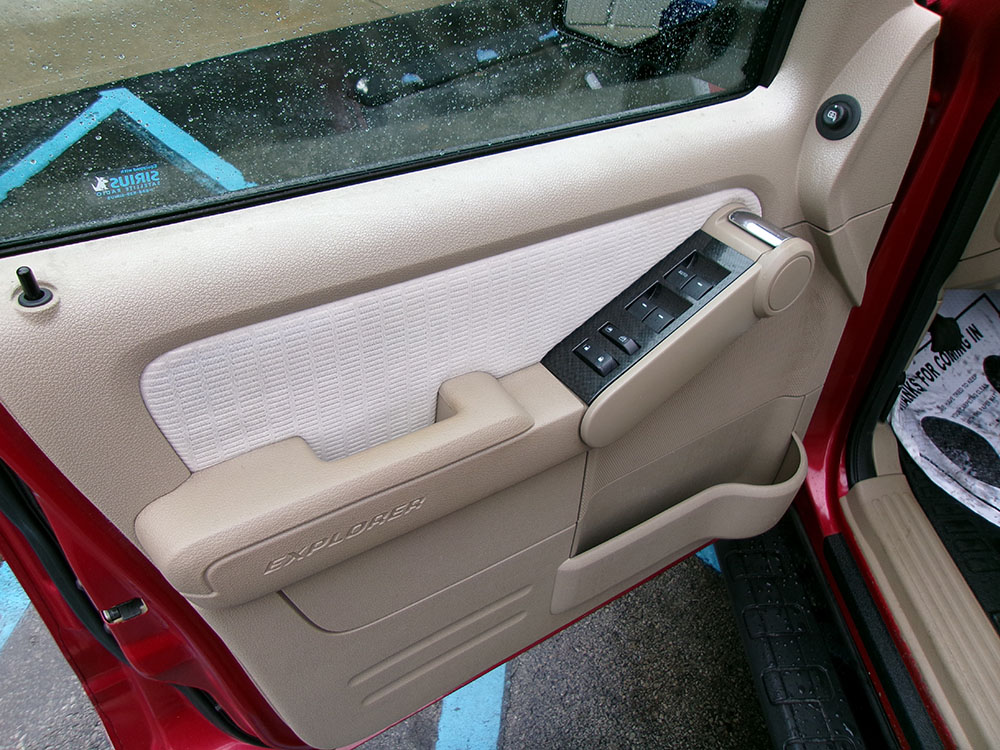 
								FORD EXPLORER SPORT TRAC XLT full									
