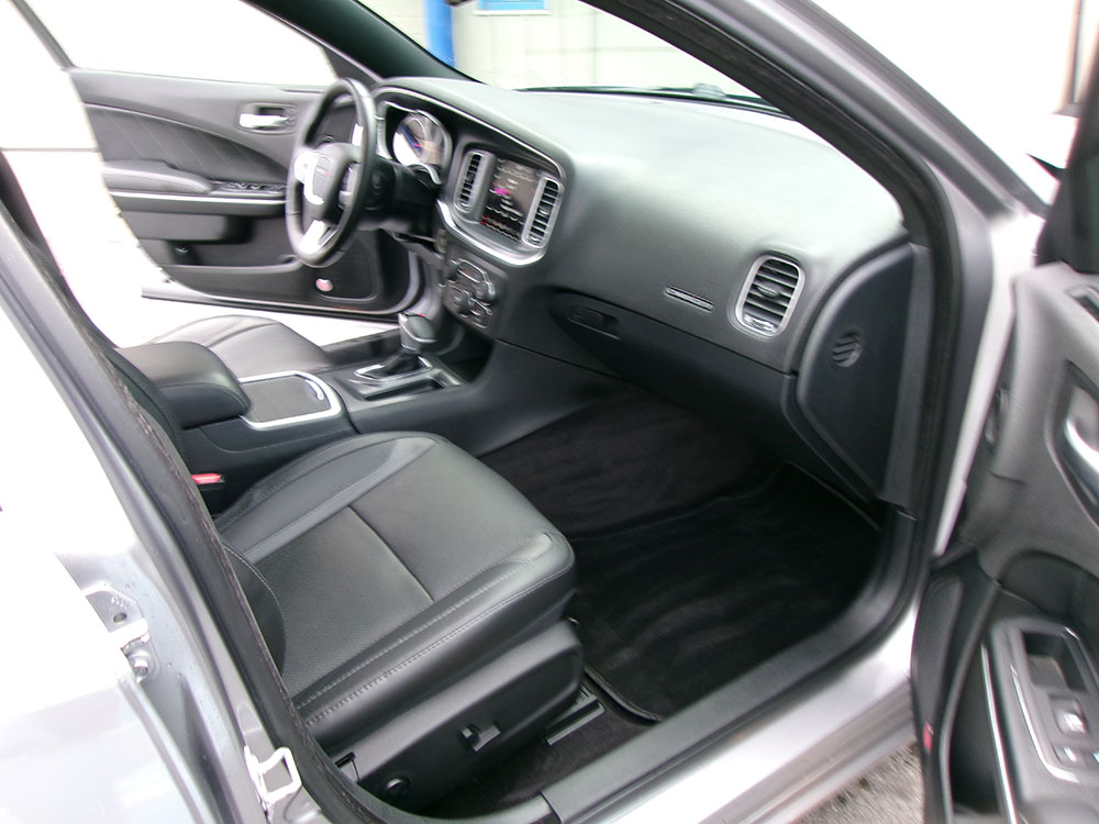 
								DODGE CHARGER SXT full									