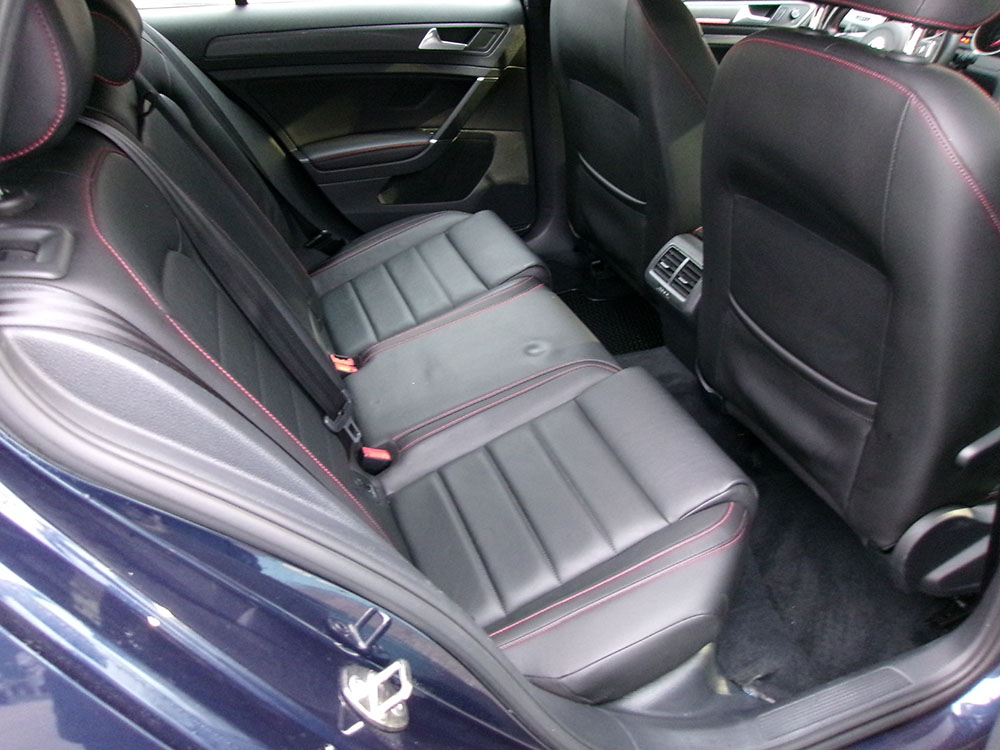 
								VOLKSWAGEN GTI SE full									