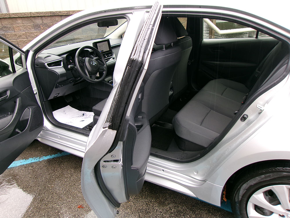 
								TOYOTA COROLLA HYBRID LE full									