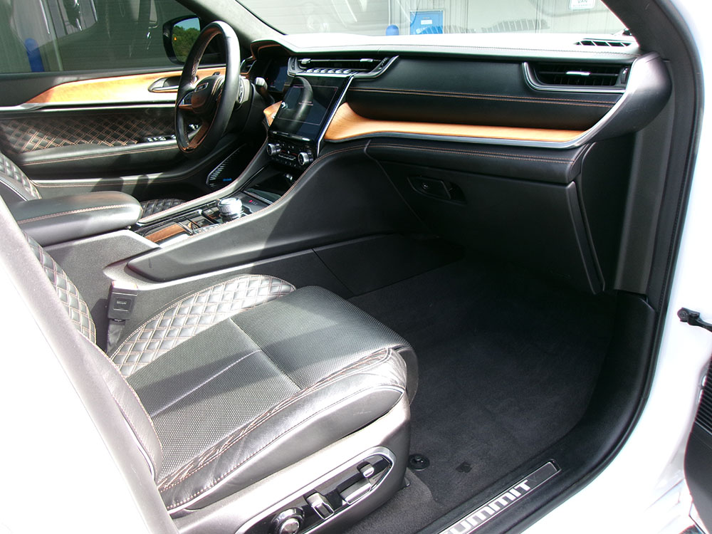 
								JEEP GRAND CHEROKEE SUMMIT RESERVE full									
