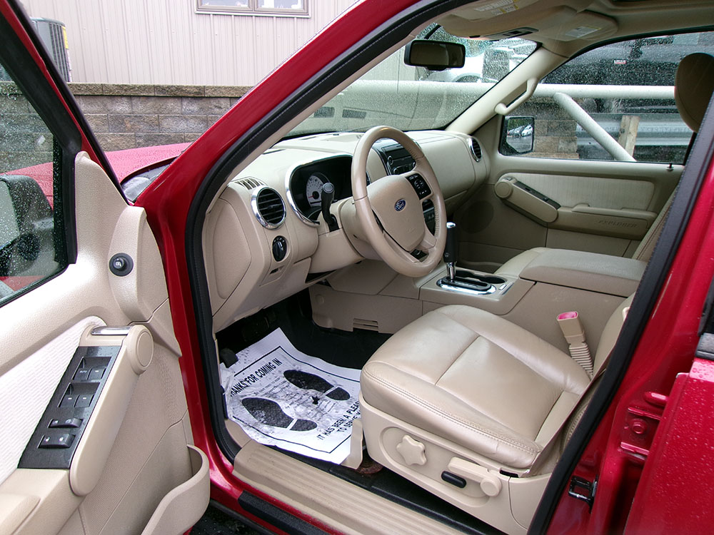 
								FORD EXPLORER SPORT TRAC XLT full									