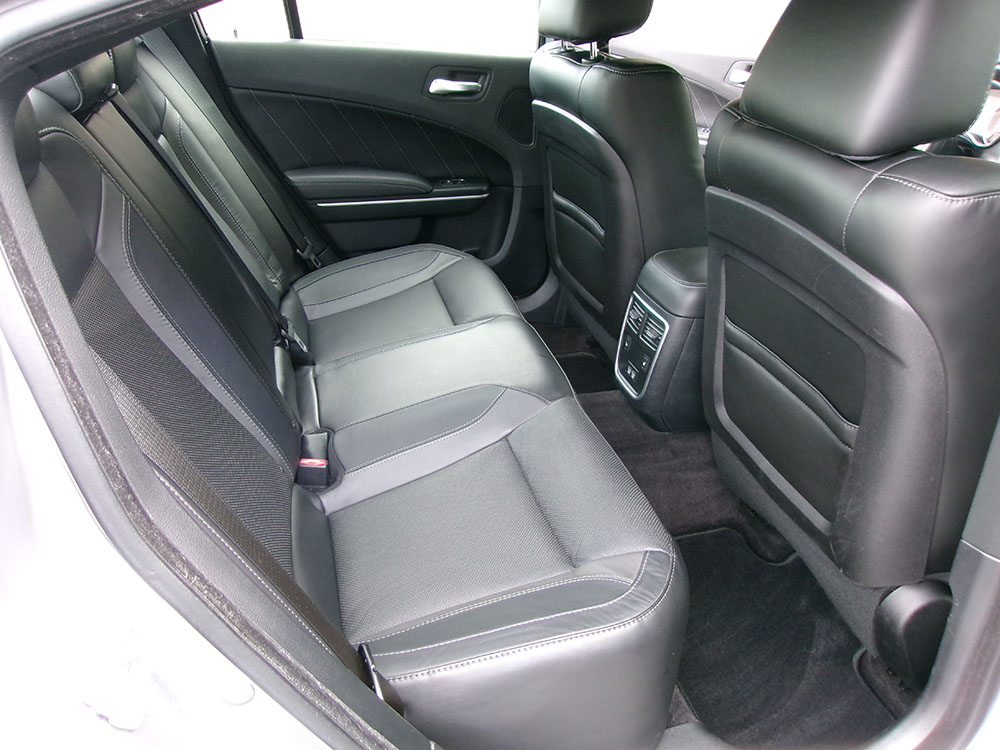 
								DODGE CHARGER SXT full									