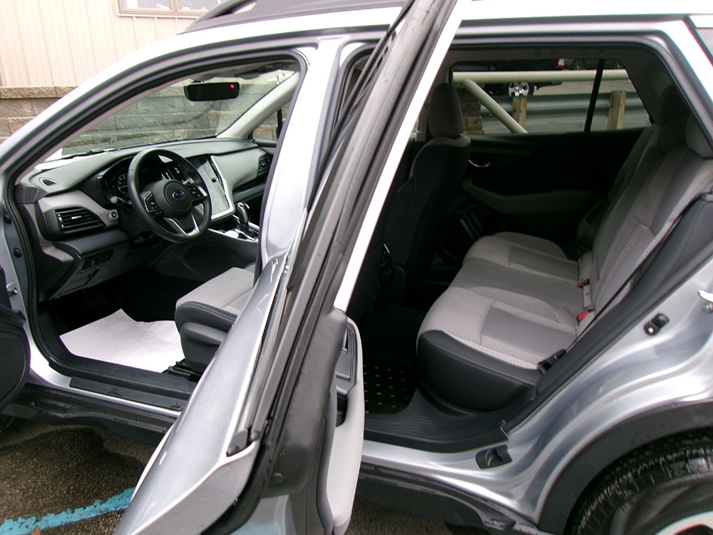 
								SUBARU OUTBACK PREMIUM full									