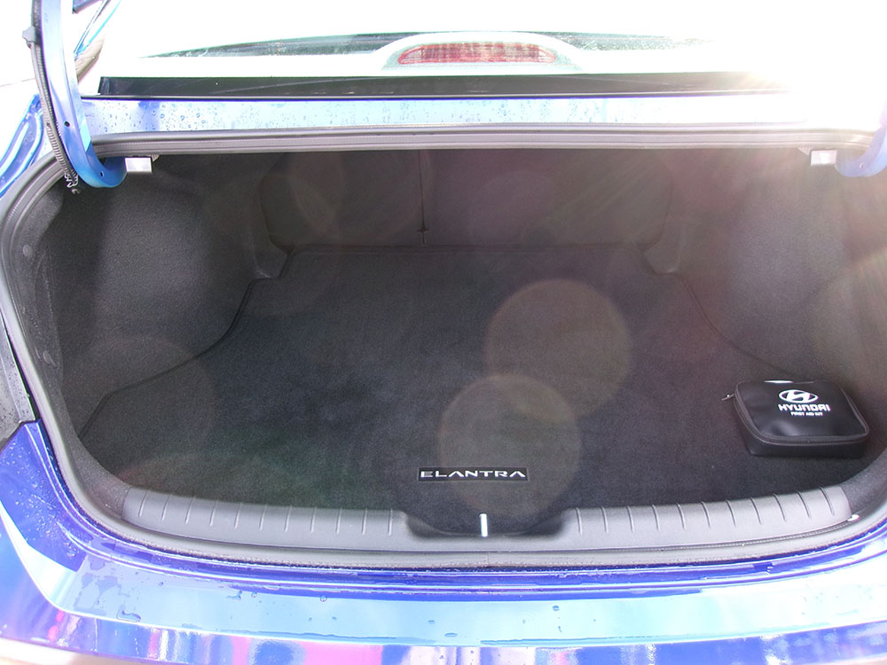 
								HYUNDAI ELANTRA SEL full									