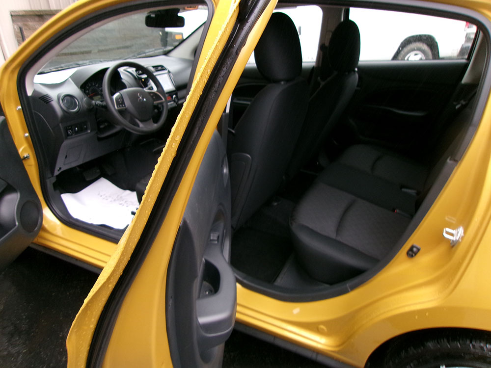 
								MITSUBISHI MIRAGE ES full									